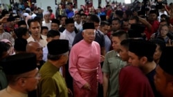 မေလးရွား၀န္ႀကီးခ်ဳပ္ေဟာင္း Najib Razak အဂတိမႈနဲ႔ ဖမ္းဆီးခံရ