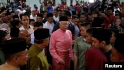 ARSIP – Mantan PM Malaysia, Najib Razak, hadir dalam perayaan dirgahayu UMNO yang ke-72 di Kuala Lumpur, Malaysia, 11 Mei 2018 (foto: REUTERS/Athit Perawongmetha/Foto Arsip)