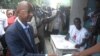 Le chef de l'opposition Cellou Dalein Diallo à Conakry, Guinée, samedi 28 septembre 2013. (AP Photo / Idrissa Soumare)