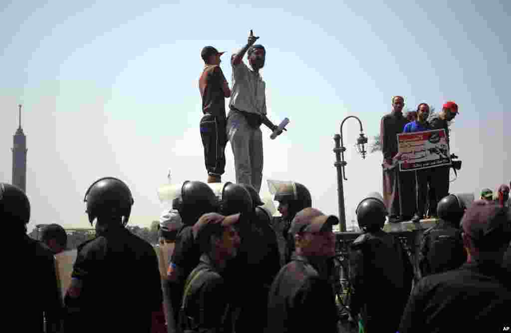 Supporters of Egypt's ousted President Mohamed Morsi, demonstrate near Tahrir Square in Cairo, July 17, 2013. 
