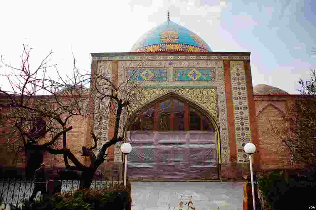 Built in the 1760s by a Persian ruler of Armenia, Yerevan's "Blue Mosque" was renovated in the 1990s with financing from Iran, Feb. 25, 2013. (V. Undritz/VOA)