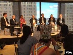 Government policymakers, corporate executives and indigenous leaders discuss deforestation and the indigenous stewardship of these forests as a way to combat climate change, promote justice and fight poverty, in New York, Sept. 24, 2014. (Adam Phillips/VOA)