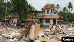 O templo parcialmente destruído pelo incêndio