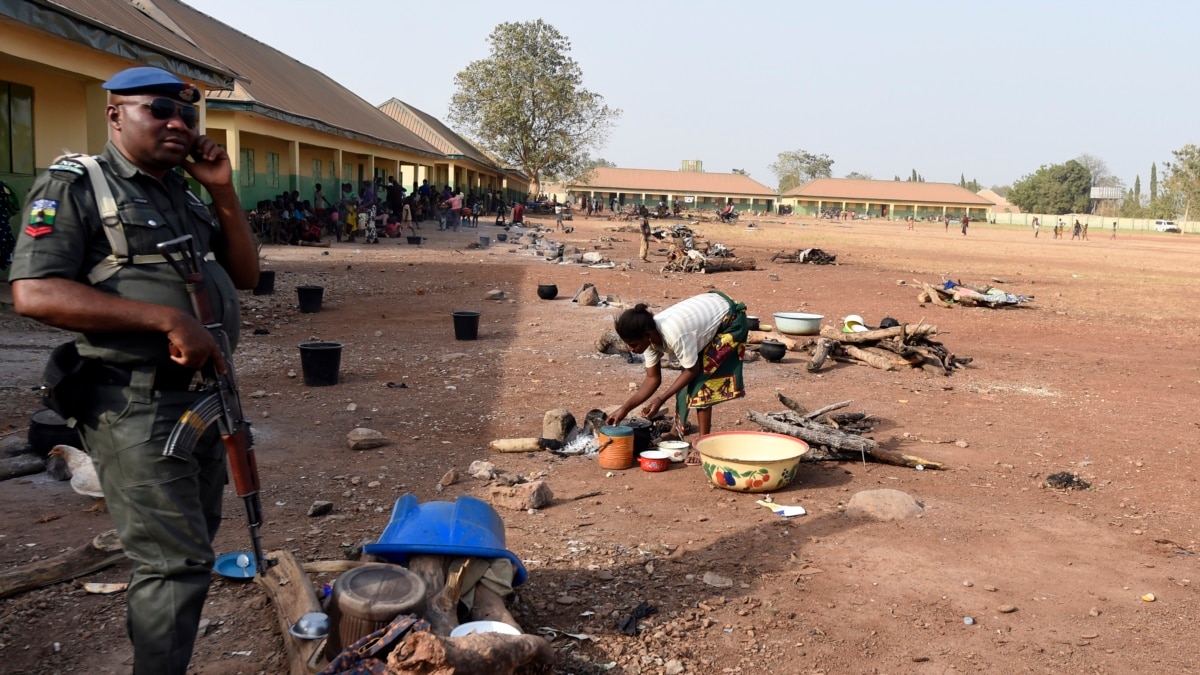 Attaque Contre Un Camp De Déplacés Au Nigeria Des Victimes Décapitées