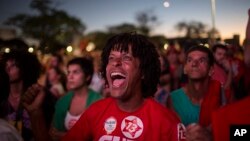 Brazil Political Crisis: Pro-government demonstrators react as they watch on a screen, as lawmakers vote on whether or not to impeach President Dilma Rousseff, in Brasilia, Brazil, Sunday, April 17, 2016.