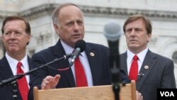 A pesar de las críticas el congresista Steve King no se retracta, por lo contrario reafirma lo que declaró en alusión a los jóvenes indocumentados.
