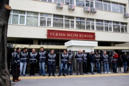 FILE - Police officers stand guard in front of the Supreme Electoral Board (YSK) in Ankara, April 2, 2014. The AKP is petitioning Turkey's Supreme Election Board, or YSK, to repeat last month's mayoral election in Istanbul.