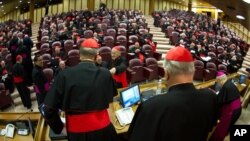 4일 바티칸에서 새 교황 선출을 위한 예비 회의에 참석한 추기경들.