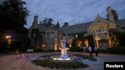 Une vue général de la Playboy mansion à Los Angeles, Californie, le 25 août 2015.