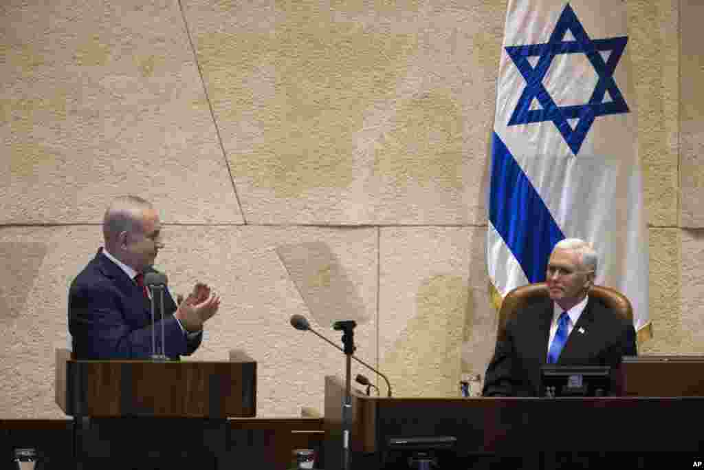 Mataimakin shugaban kasar Amurka Mike Pence a majalisar dokokin Isra&#39;ila&nbsp; inda ya gana da &#39;yan majalisar,da suma &nbsp;Firayim Ministan Isra&#39;ila Benjamin Netanyahu a Jerusalem, ranar Litinin 22 ga watan Janairu, 2018