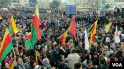 Kurdên Efrînê li Meydana Azadî pîrozbahîya ragihandina otonomîyê dikin