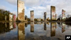 Оригинальные фрагменты Берлинской стены