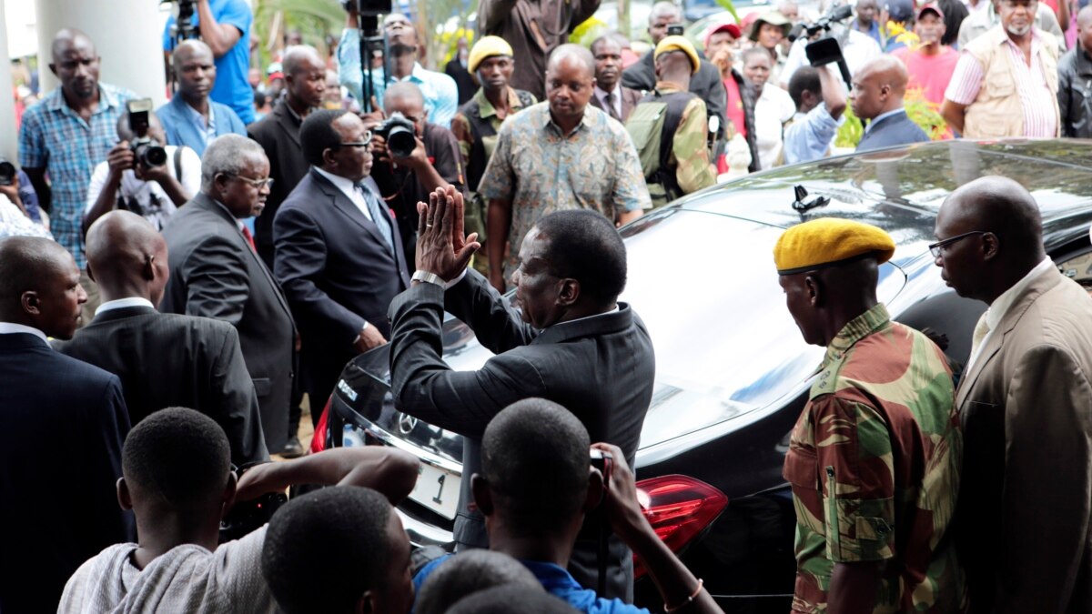 Zimbabwe President Sees Deceased Opposition Leader's Family