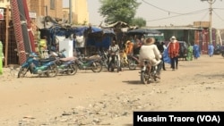 Le marché à Gao au Mali. (VOA/ Kassim Traoré)