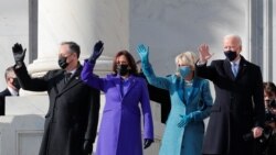 Tổng thống Tân cử Joe Biden, Phu nhân Jill Biden, Phó Tổng thống Tân cử Kamala Harris và phu quân Doug Emhoff chào quan khách tại Điện Capitol, ngày 20/1/2021.