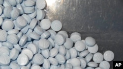 Píldoras de oxycodona mezcladas con fentanilo introducidas como pruebas en un juicio en Utah, EEUU, en 2019.