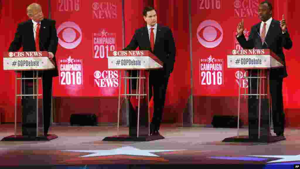 Les anciens candidat présidentiel républicain, Ben Carson, le sénateur Marco Rubio et le cantidat républicain, Donald Trump, lors d'un débat présidentiel, le 13 février 2016.