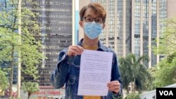 陳皓桓對警方質疑民陣違反《社團條例》感到詫異，表明不會逐一回應警方的提問。(美國之音湯惠芸拍攝)
