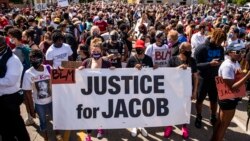Ağustos ayında beyaz polis memuru tarafından vurulan Jacob Blake'in ailesi ve destekçileri Kenosha kentinde birçok protesto gösterisi düzenledi