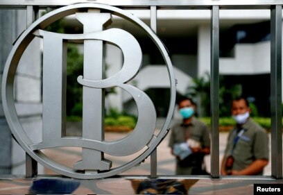 Logo Bank Indonesia di kantor pusat Bank Indonesia di Jakarta, 2 September 2020. (REUTERS/Ajeng Dinar Ulfiana)