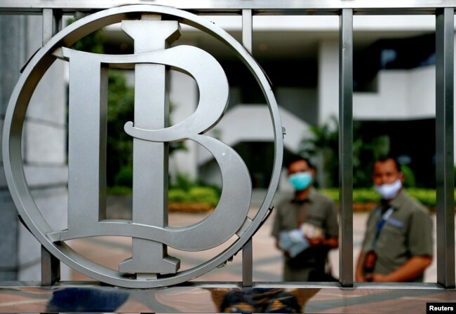 Logo Bank Indonesia di kantor pusat Bank Indonesia, Jakarta, 2 September 2020. (REUTERS/Ajeng Dinar Ulfiana/File Photo)