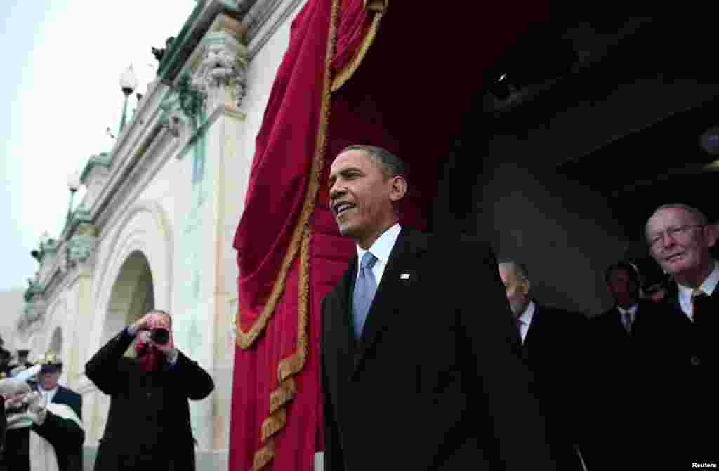 U.S. President Barack Obama arrives for inauguration ceremonies at the U.S. Capitol in Washington, January 21, 2013