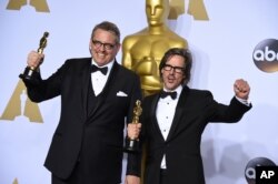 Adam McKay, left, and Charles Randolph pose with the award for best adapted screenplay for "The Big Short" at the 2016 Oscars. (Photo by Jordan Strauss/Invision/AP)