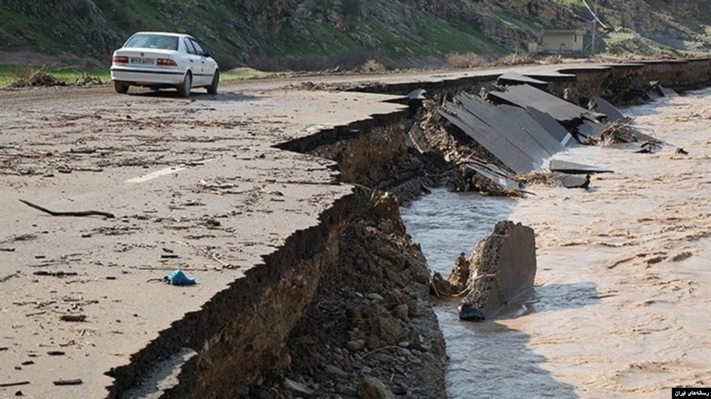 بخش ÙØ§ÛÛ Ø§Ø² Ø§Ø³ØªØ§Ù ÙØ±Ø³ØªØ§Ù در Ø§ÛØ±Ø§Ù Ø¹ÙØ§Ù٠بر سÛ٠با Ø±Ø§ÙØ´ زÙ
ÛÙ Ù ØªØ®Ø±ÛØ¨ Ù
ÙØ§Ø¬Ù شد٠است.