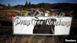 Roseburg, Oregon: hommage aux victimes de la tuerie à la sortie de l’université le 2 octobre 2015