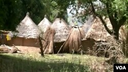 Residences abandoned by IDPs in Wack village, Northern Cameroon, Aug. 10, 2018. (ME Kindzeka for VOA)