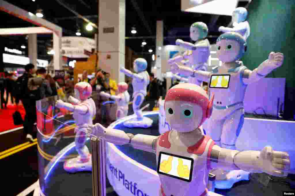رونمایی از ربات هایی که برای دوستی و هم صحبتی با کودکان و افراد مسن طراحی شده، در نمایشگاه کالاهای الکترونیکی لاس وگاس &nbsp;