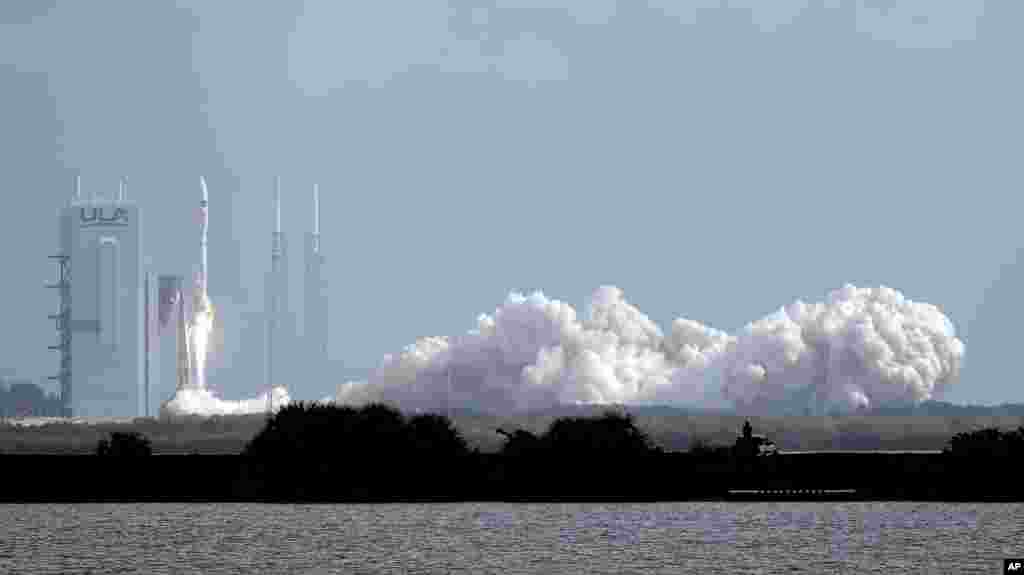 Atlas V raketi Birləşmiş Ştatların Florida ştatında hərbi hava qüvvələrinin&nbsp;Keyp Kanaveral stansiyasından fəzaya buraxılır.&nbsp; &nbsp;