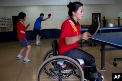 지난 2012년 6월 평양 대동강 장애인 문화센터에서 장애인 탁구 선수들이 연습 중이다.