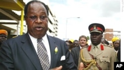Malawi's Ex-President Bakili Muluzi announced his retirement from politics.
