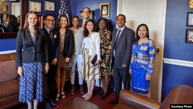 Ledy Simarmata bersama para peserta McCain Institute’s Next Generation Leaders 2020 di kantor anggota Kongres AS William Hurd di Washington DC (foto: courtesy).