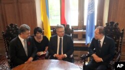 Poland’s President Bronislaw Komorowski (C) meets U.N. Secretary General Ban Ki-moon (R) and Ukraine’s President, Petro Poroshenko (L) at the City Hall in Gdansk, Poland, May 7, 2015, before ceremonies marking 70 years of the end of World War II.