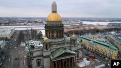Une vue aérienne de la cathédrale Saint-Isaac à Saint-Pétersbourg, en Russie, 12 janvier 2017. 