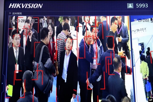 Video dengan teknologi pengenalan wajah dikembangkan oleh perusahaan China, Hikvision (foto: ilustrasi).