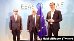 Premijer Kosova Avdulah Hoti, šef evropske diplomatije Žozep Borelj i predsednik Srbije Aleksandar Vučić u Briselu, 16. jul 2020. (slobodnaevropa.org via Twitter)