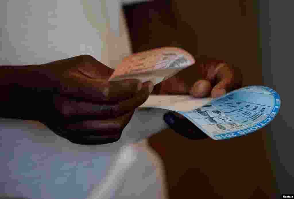 A voter casts his ballot in the general elections in Harare, July 30, 2018.