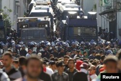 Protesters and riot police face off during a protest in Algiers, Algeria, March 29, 2019.