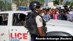 Policija na ulicama Port-au-Prince poslije ubistva predsjednika Jovenela Moisea.