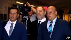 Harvey Weinstein (C) enters State Supreme Court in New York, April 26, 2019.
