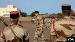FILE - General Grégoire de Saint-Quentin, force commander of Operation Serval, reviews troops in Bamako, Mali, July 14, 2013. (I.Broadhead/VOA) 