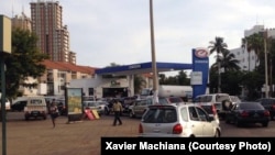 Filas em bomba de gasolina, na capital moçambicana, Maputo. Moçambique, Janeiro 2017