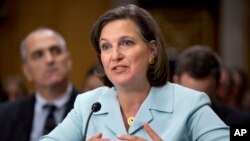 Victoria Nuland habla ante el Congreso: rechaza idea de que las sanciones a Rusia no estén funcionando.