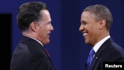 Presidente Barack Obama (D) e o candidato republicano Mitt Romney