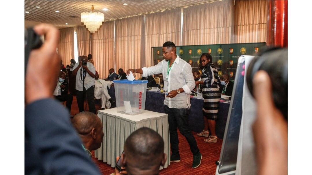 Samuel Eto'o yana kada kuri'a a zaben shugabancin hukumar kwallon Kamaru