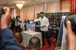 Samuel Eto'o yana kada kuri'a a zaben shugabancin hukumar kwallon Kamaru