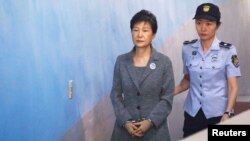 L'ancienne présidente sud-coréenne Park Geun-hye au tribunal à Séoul, en Corée du Sud, le 25 août 2017.